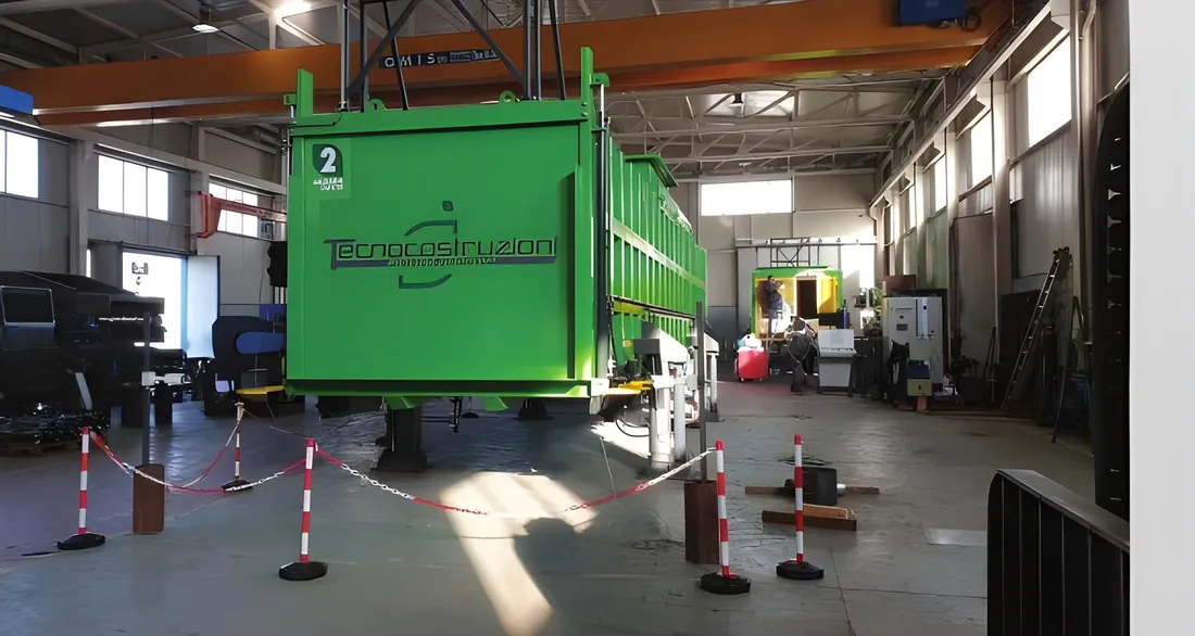 Compattatore orizzontale Tecnocostruzioni in officina