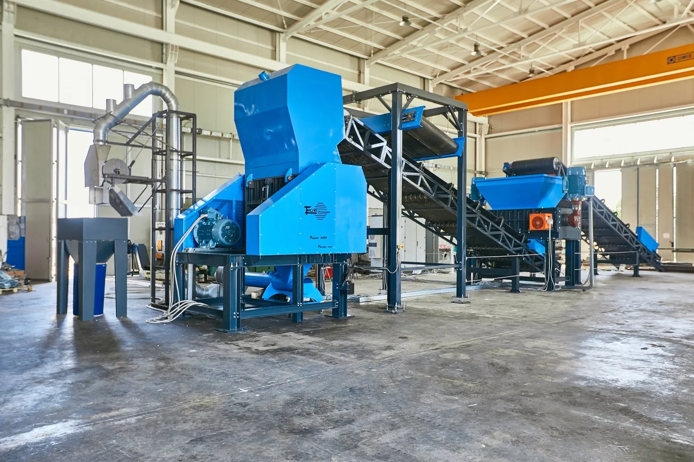 Tecno-Recyclinganlage mit Zerkleinerer, Granulator und Förderbändern