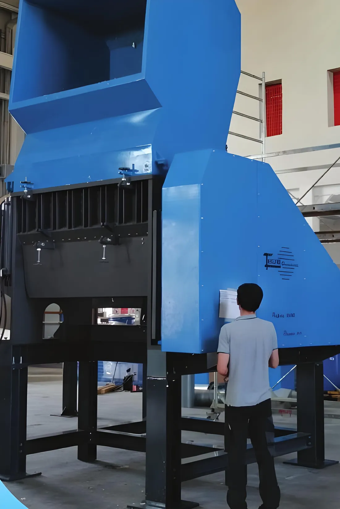 Piranha granulator in the workshop