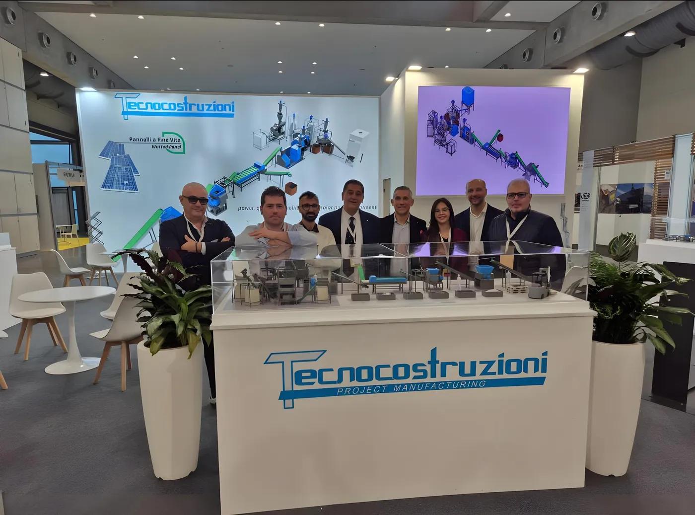 Il team Tecno Costruzioni allo stand in fiera